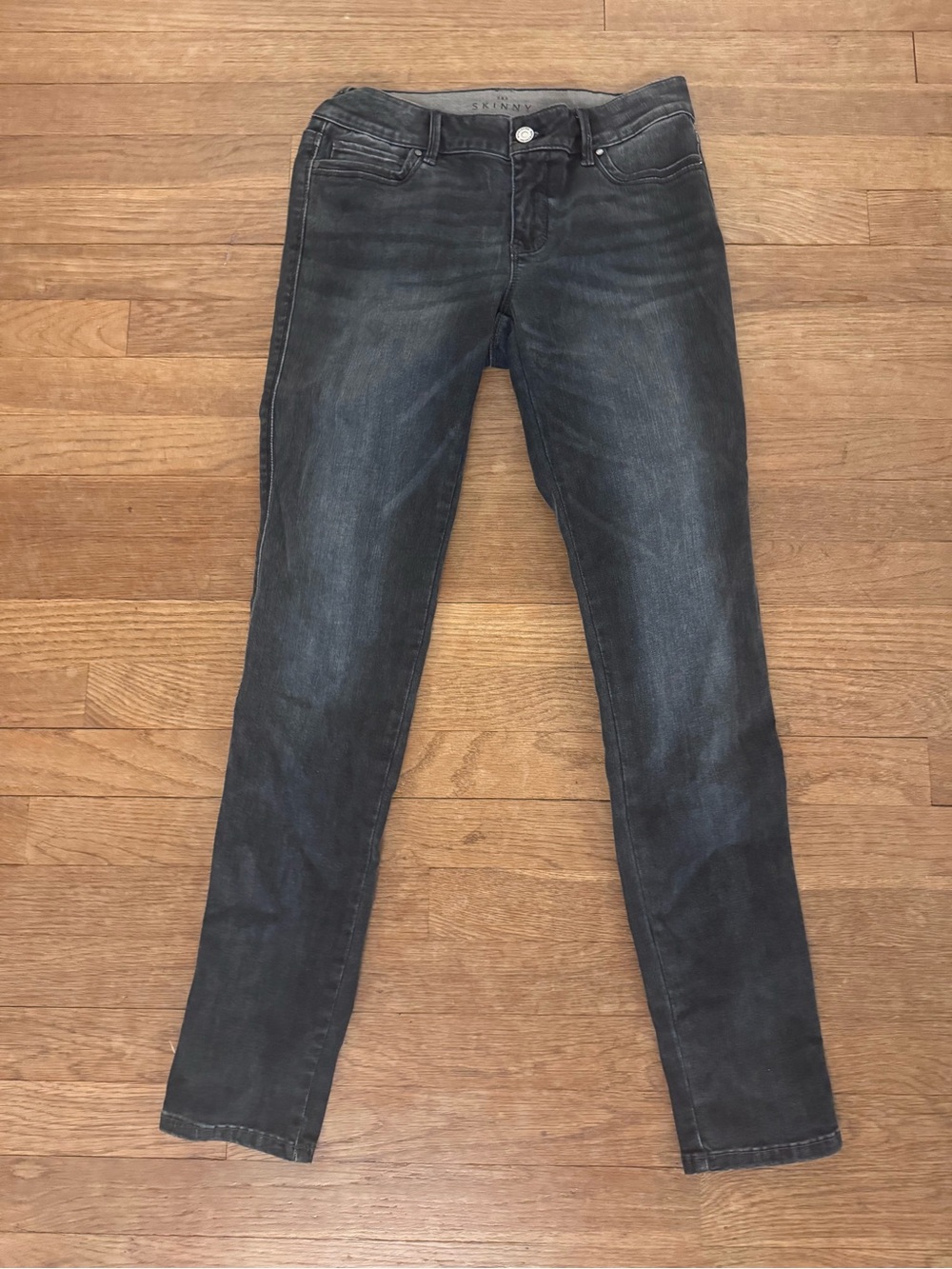 White House Black Market Women's Charcoal Skinny Jeans - Size 2
b88